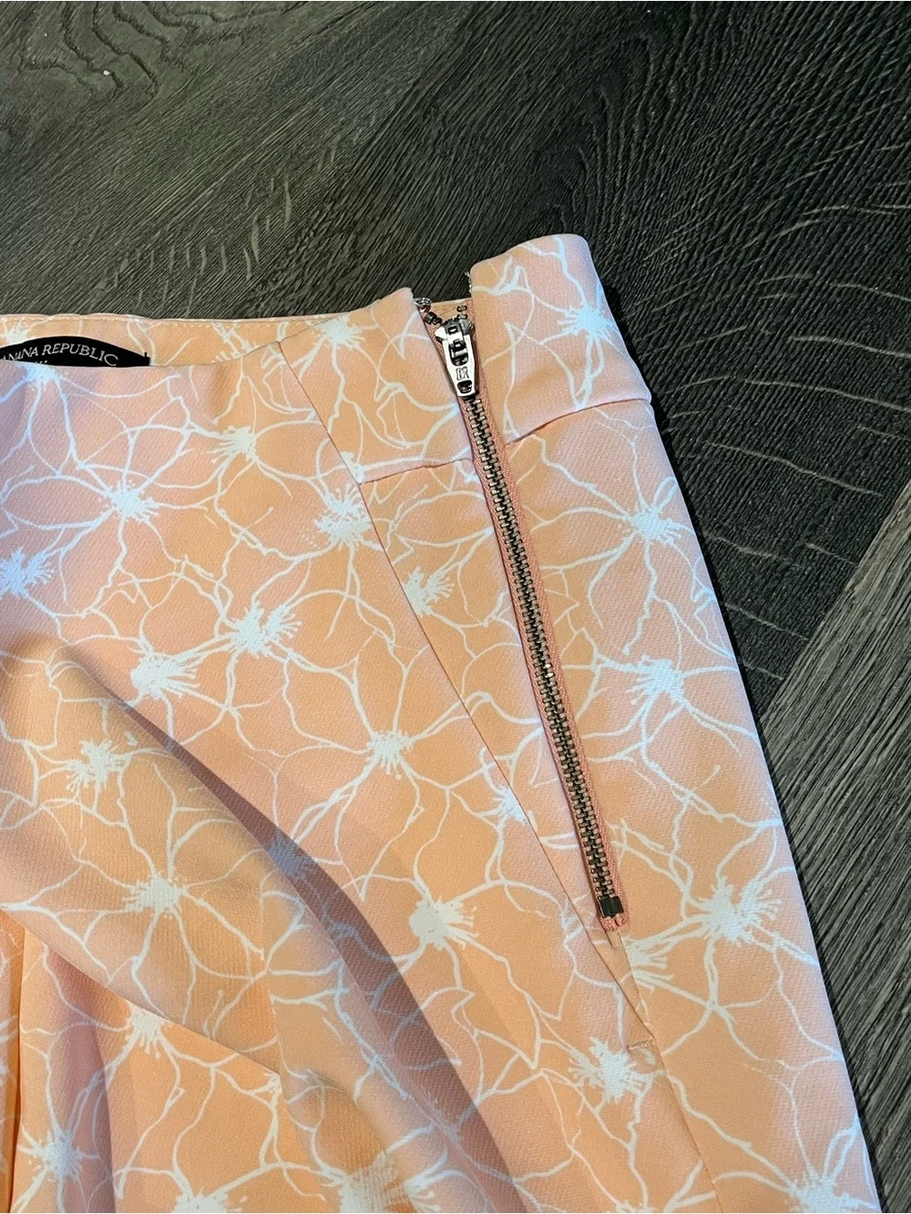 Banana Republic Peach Floral Shorts | Tailored Fit | Size 4 🍑 EUC Like New